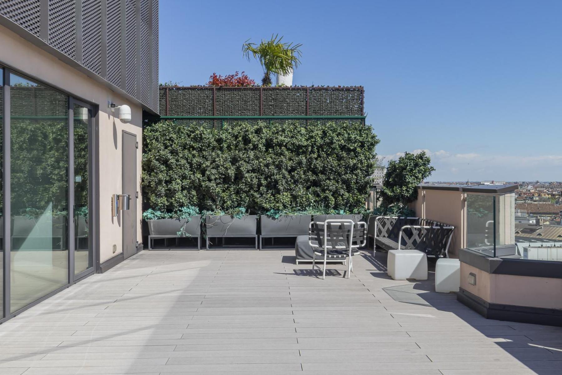 San Babila Central Tower With Panoramic Terrace Overlooking Duomo By Rentopolis Milano Exteriör bild